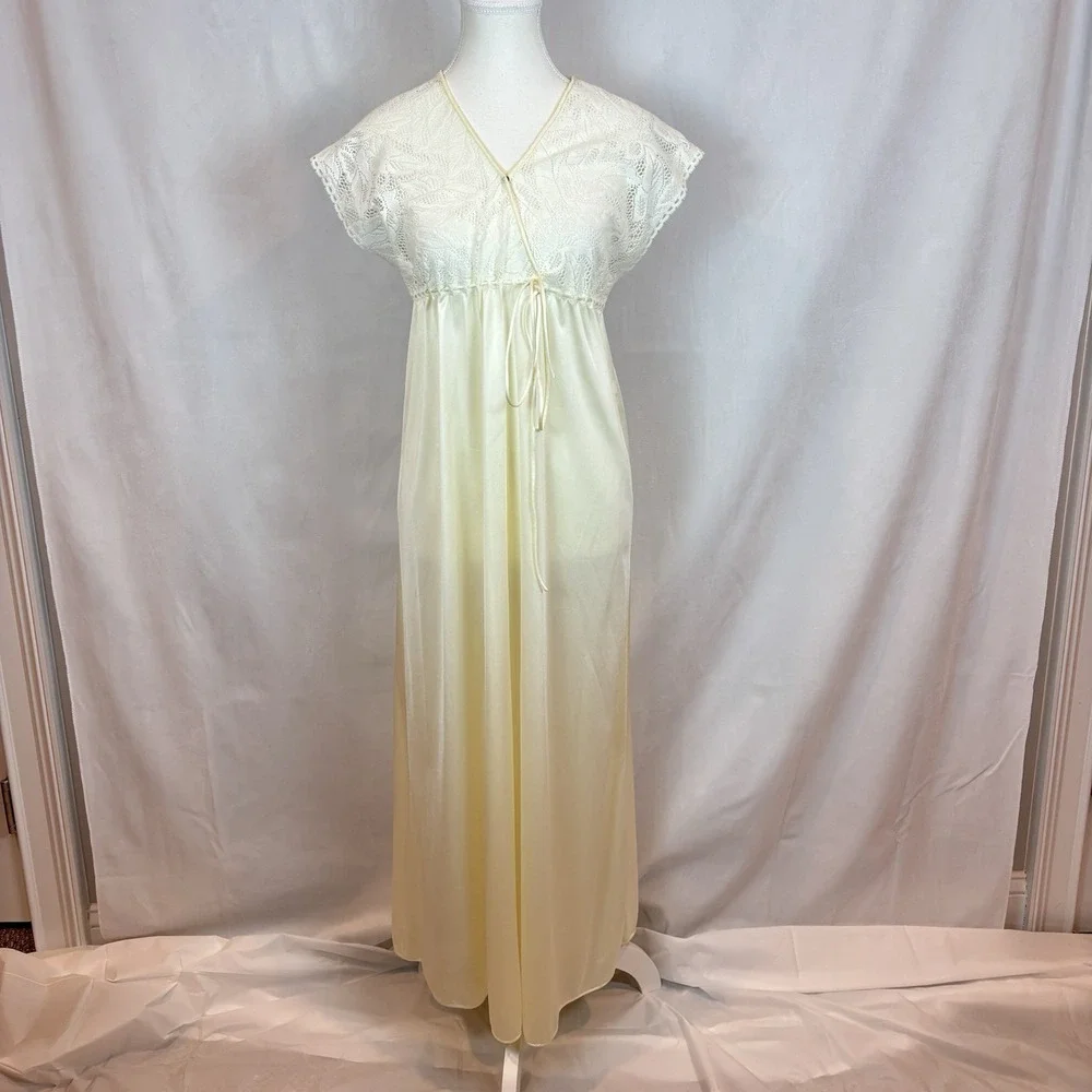 Vintage Vanity Fair Women's Beige Cap‎ sleeve lace satin slip dress sz Petite SM